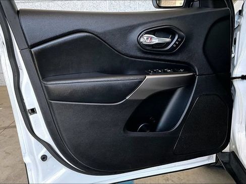 Used 2020 Jeep Cherokee Limited FWD image 17