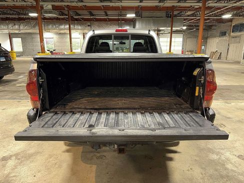 Used 2015 Toyota Tacoma 4x4 Access Cab V6 w/ Convenience Package image 11