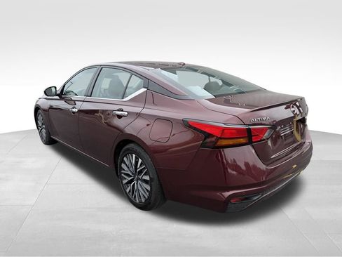 Used 2024 Nissan Altima 2.5 SV image 5