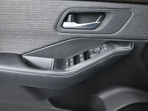 Used 2022 Nissan Rogue SV image 26