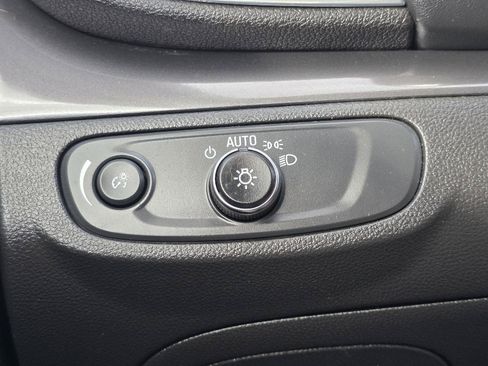 Used 2020 Buick Encore Preferred FWD image 11