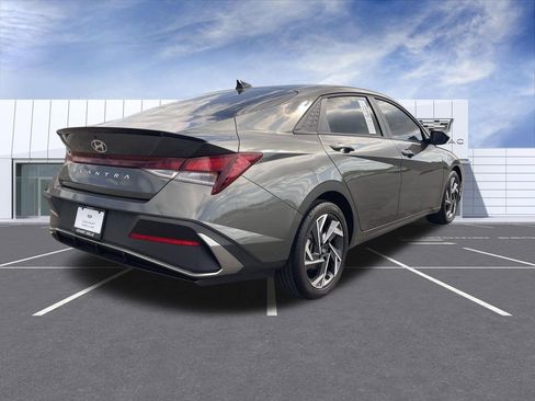 Used 2025 Hyundai Elantra Sport FWD image 8