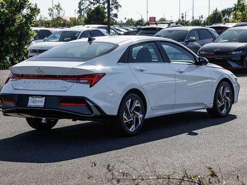 New 2026 Hyundai Elantra Limited FWD image 5