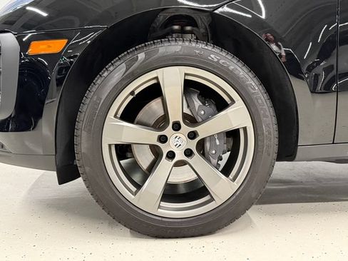 Certified 2026 Porsche Macan w/ Premium Package Plus AWD/4WD image 11