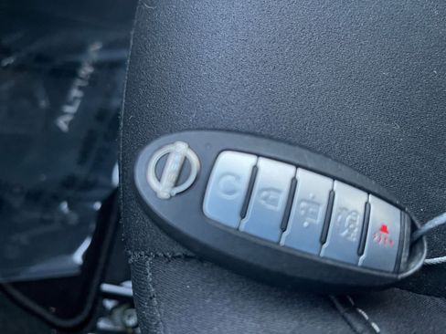 Used 2025 Nissan Altima 2.5 SV image 24