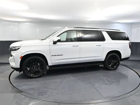 Used 2022 Chevrolet Suburban RST w/ Luxury Package AWD/4WD image 12