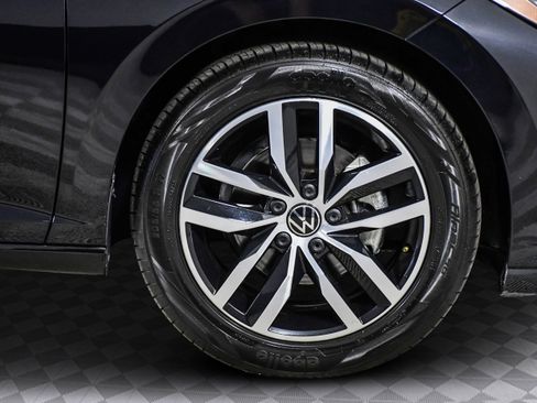 Used 2025 Volkswagen Jetta SE image 29