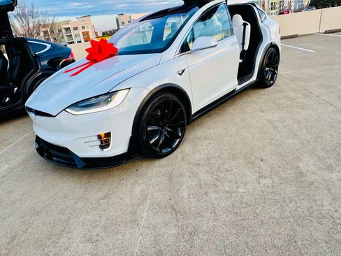 Used 2020 Tesla Model X Long Range image 39