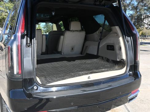Used 2023 Cadillac Escalade Premium Luxury image 22