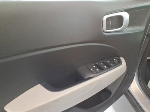 Certified 2024 Hyundai Venue SEL image 12