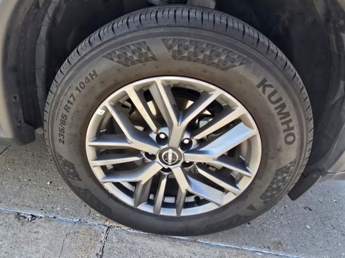 Used 2024 Nissan Rogue S AWD/4WD image 10