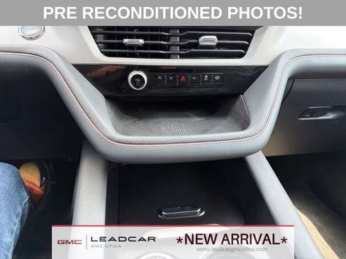 Used 2025 Ford Explorer Active AWD/4WD image 26