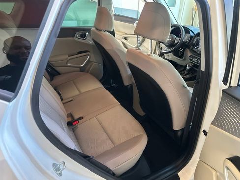 Used 2023 Kia Soul LX FWD image 26
