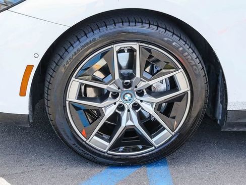 Used 2024 BMW i5 eDrive40i RWD image 9
