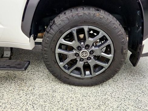 Used 2024 Toyota Sequoia Platinum AWD/4WD image 9