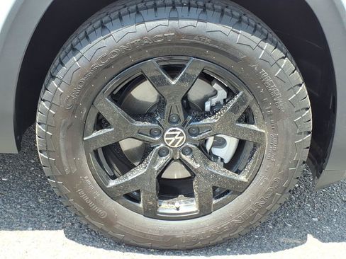 Certified 2025 Volkswagen Atlas Peak Edition SE AWD/4WD image 9