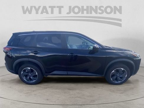 Used 2025 Nissan Rogue SV FWD image 11