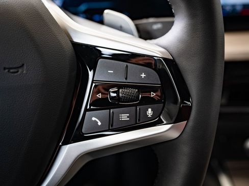 Used 2025 BMW 330i xDrive Sedan image 29