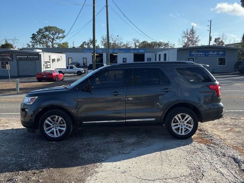 Used 2019 Ford Explorer XLT w/ Equipment Group 202A image 4