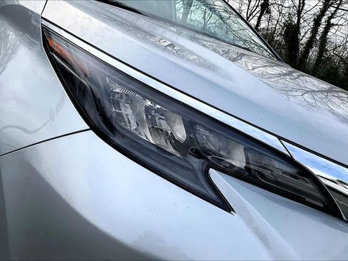 Certified 2024 Toyota Sienna XLE image 28