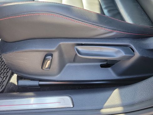 Used 2019 Volkswagen GTI SE image 23