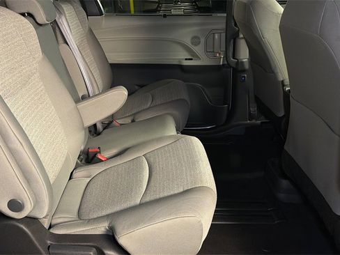 Used 2024 Toyota Sienna LE image 12