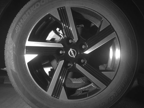 Used 2025 Nissan Sentra SV FWD image 15