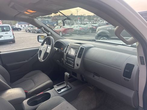 Used 2015 Nissan Frontier SV AWD/4WD image 7