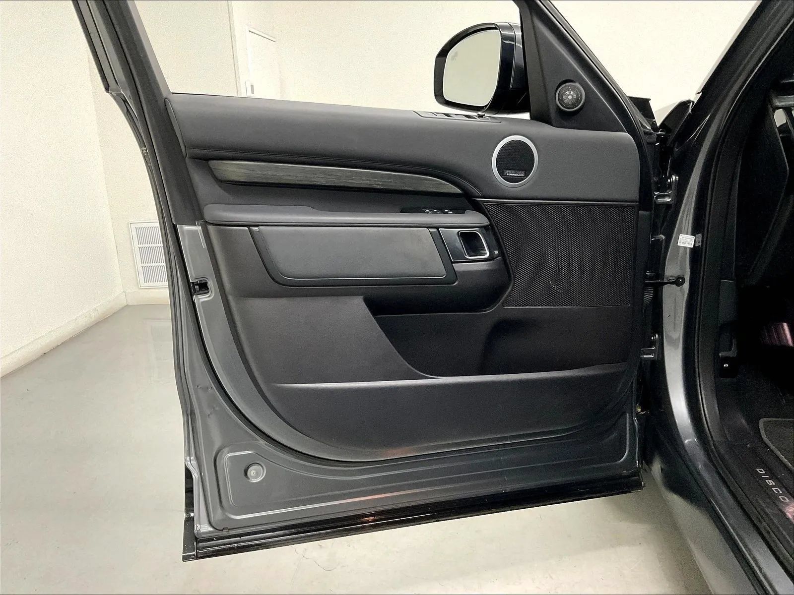 Used 2019 Land Rover Discovery HSE AWD/4WD image 18