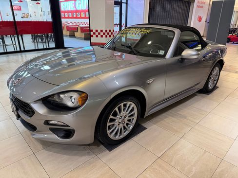 Used 2017 FIAT 124 Spider Classica image 4