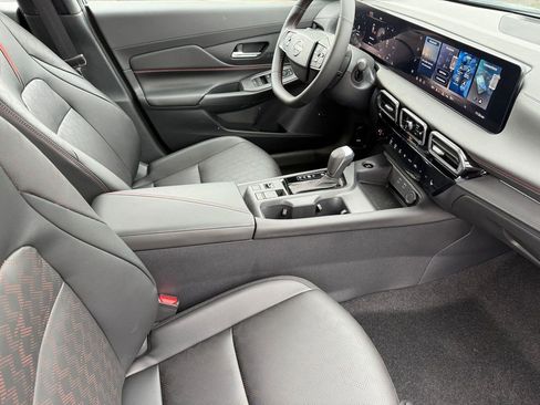 New 2026 Nissan Sentra SR w/ SR Premium Package FWD image 17