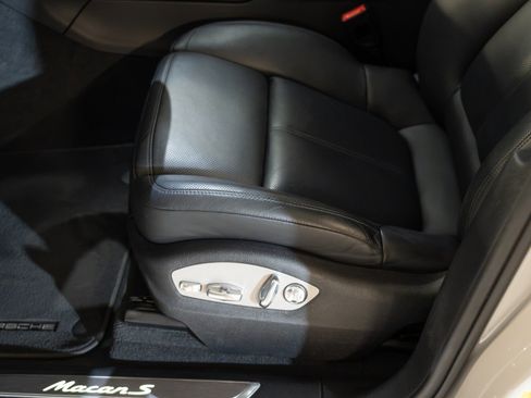 Certified 2022 Porsche Macan S AWD/4WD image 13