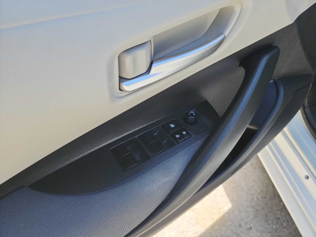 Used 2021 Toyota Corolla LE FWD image 12