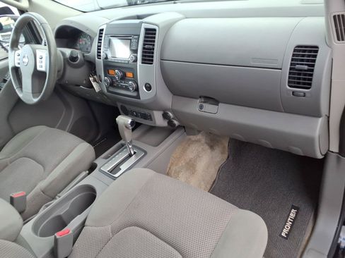 Used 2015 Nissan Frontier SV w/ SV Value Truck Package RWD image 10
