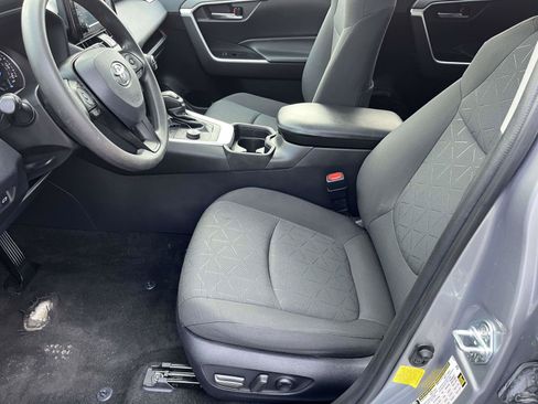 Used 2021 Toyota RAV4 XLE w/ Convenience Package AWD/4WD image 16