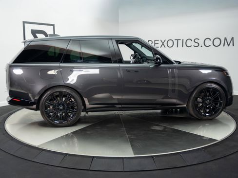 Used 2025 Land Rover Range Rover SE AWD/4WD image 11