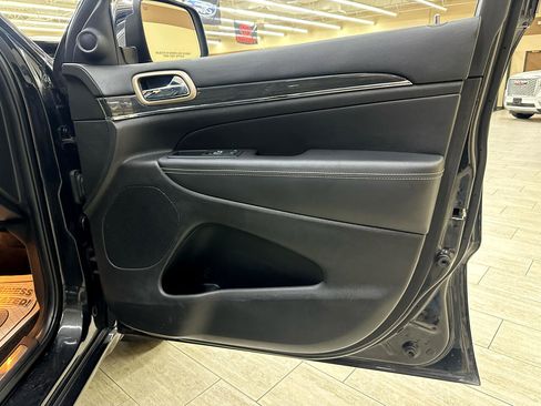 Used 2015 Jeep Grand Cherokee Overland image 38