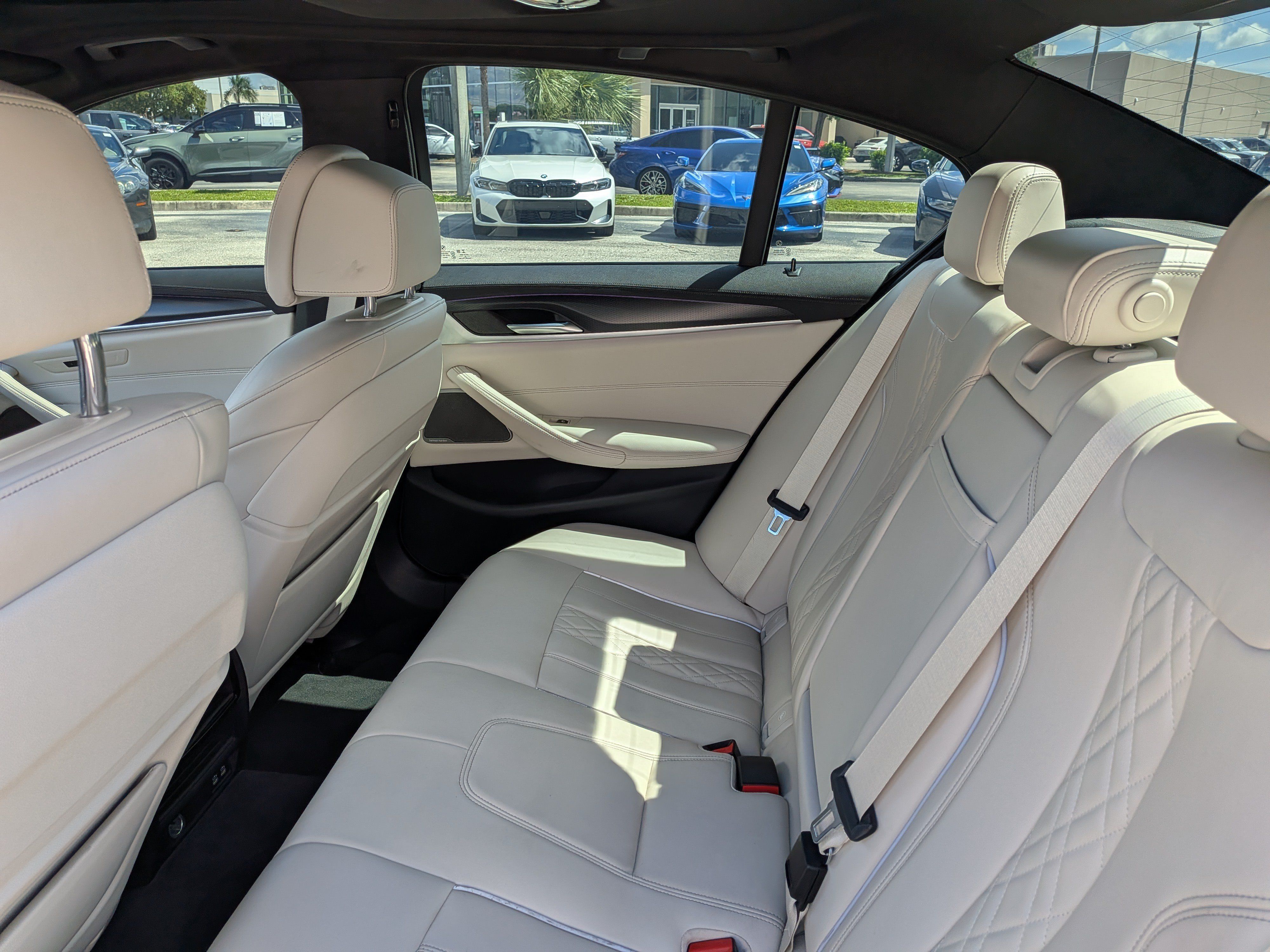 Used 2021 BMW M550i xDrive w/ Dynamic Handling Package AWD/4WD image 15
