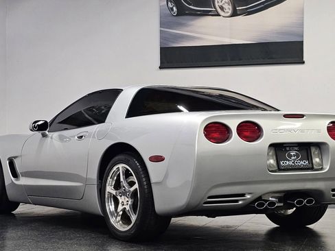 Used 2002 Chevrolet Corvette Coupe w/ Preferred Equipment Group2 image 19