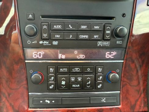 Used 2011 Cadillac Escalade Premium RWD image 38