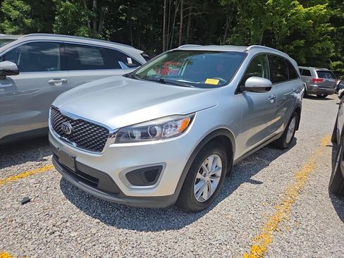 Used 2017 Kia Sorento FWD image 1