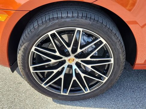 Certified 2024 Porsche Macan AWD/4WD image 12