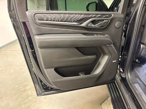 Used 2023 GMC Yukon XL Denali w/ Denali Reserve Package image 31