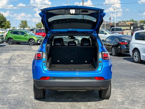 Used 2023 Jeep Compass Latitude w/ Convenience Group AWD/4WD image 35