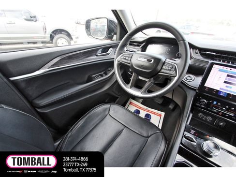 Used 2023 Jeep Grand Cherokee L Limited w/ Luxury Tech Group II image 9