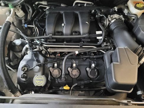 Used 2019 Ford Explorer XLT w/ Equipment Group 201A FWD image 30
