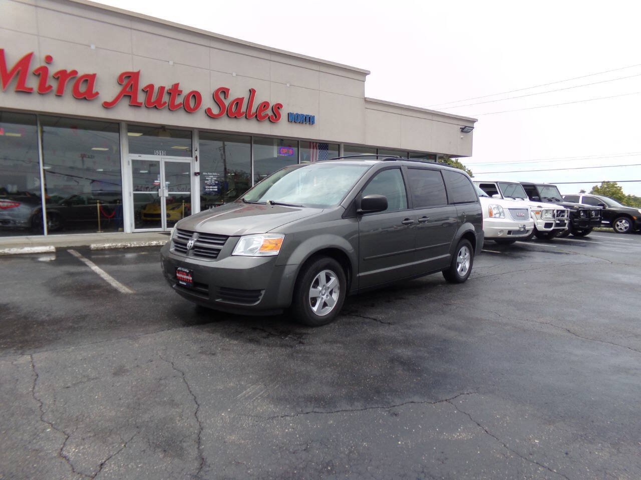 Used 2010 Dodge Grand Caravan SE FWD image 2