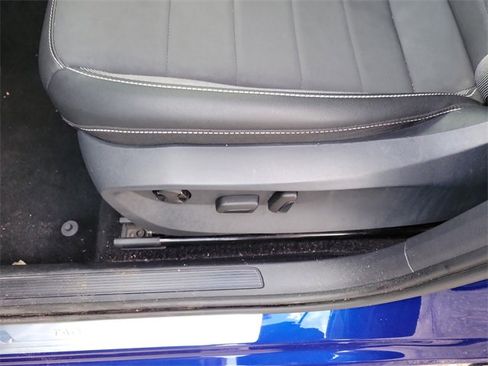 Used 2024 Volkswagen Taos SE image 14