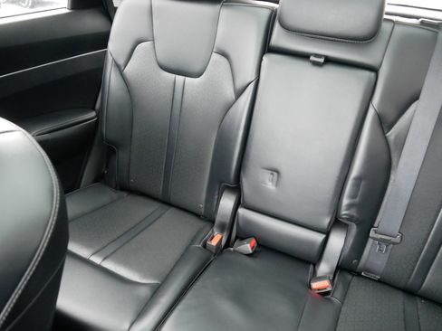 Certified 2021 Kia Sorento S w/ Panoramic Sunroof Package image 12