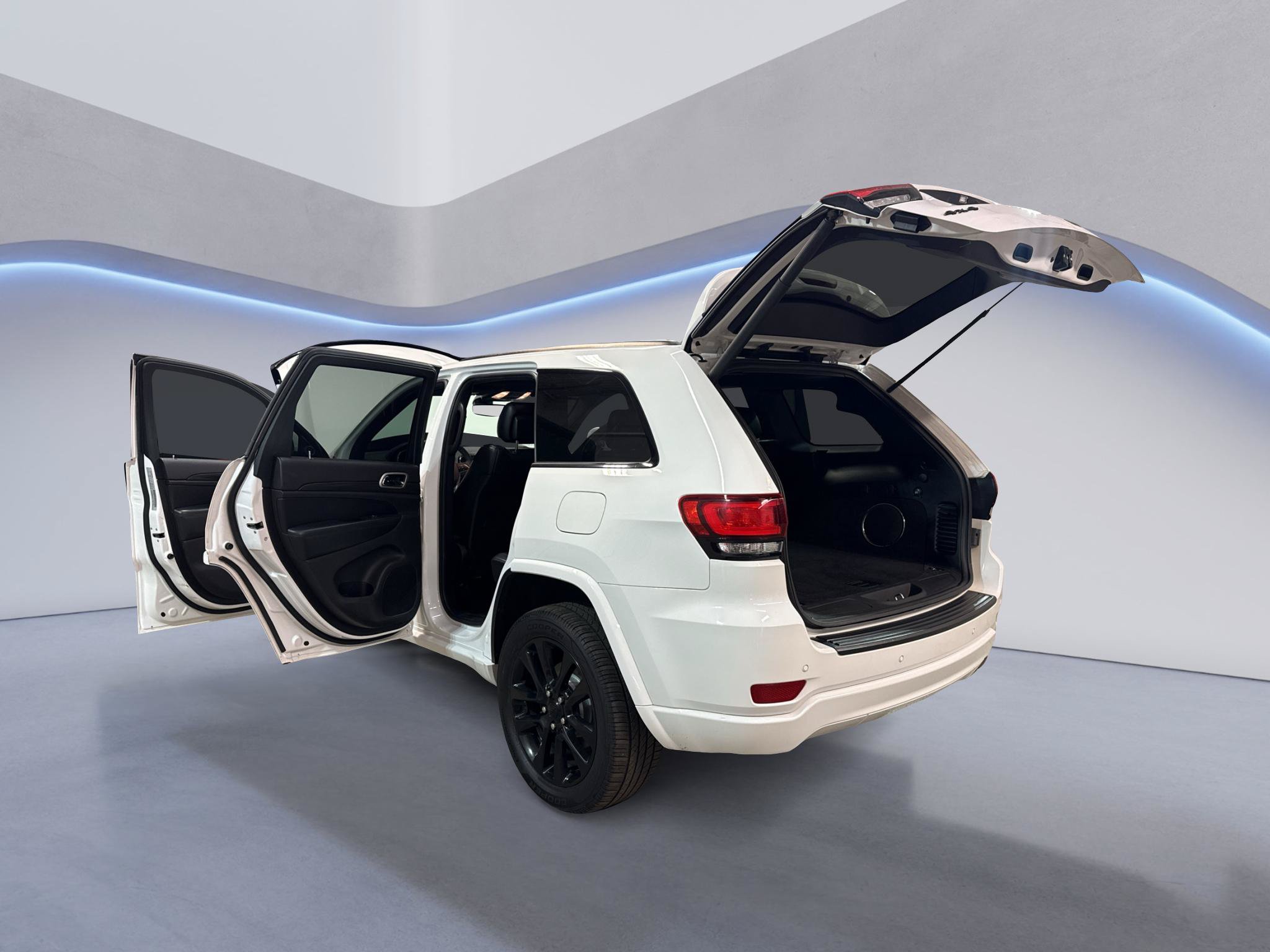 Used 2019 Jeep Grand Cherokee Altitude AWD/4WD image 12